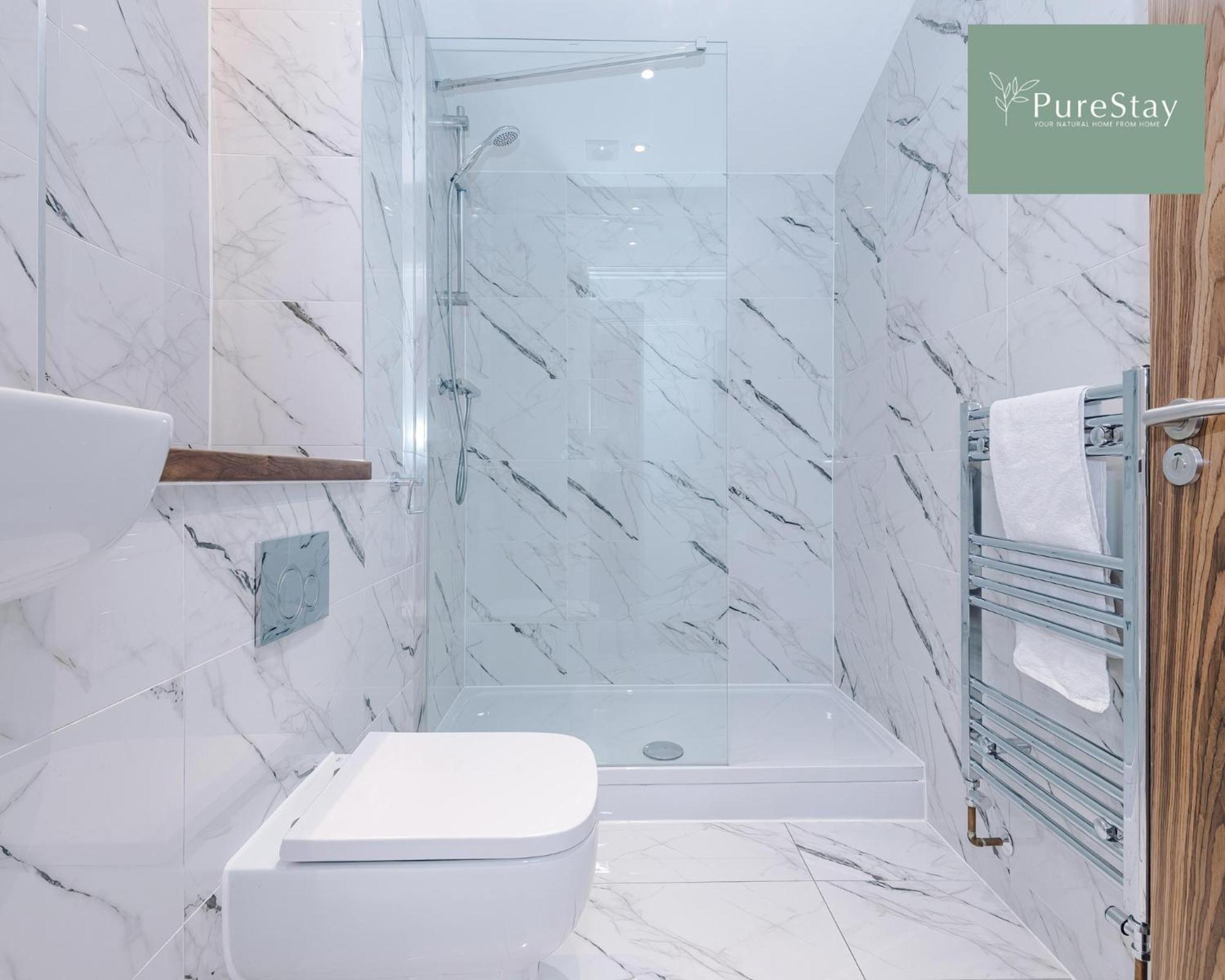 Stunning Five Bedroom Manchester House With Free Parking By Purestay Short Lets & Serviced Accommodation Luaran gambar