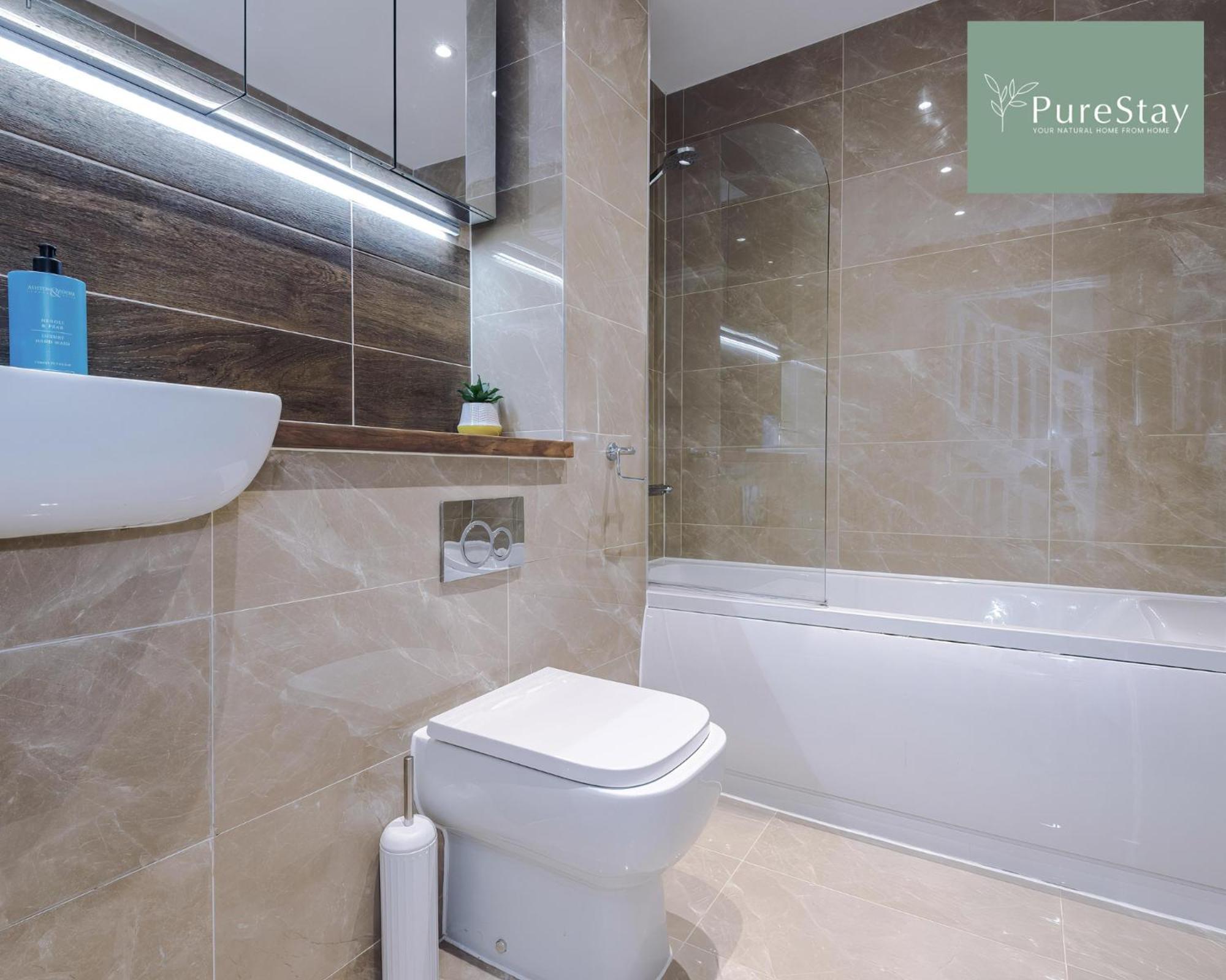 Stunning Five Bedroom Manchester House With Free Parking By Purestay Short Lets & Serviced Accommodation Luaran gambar