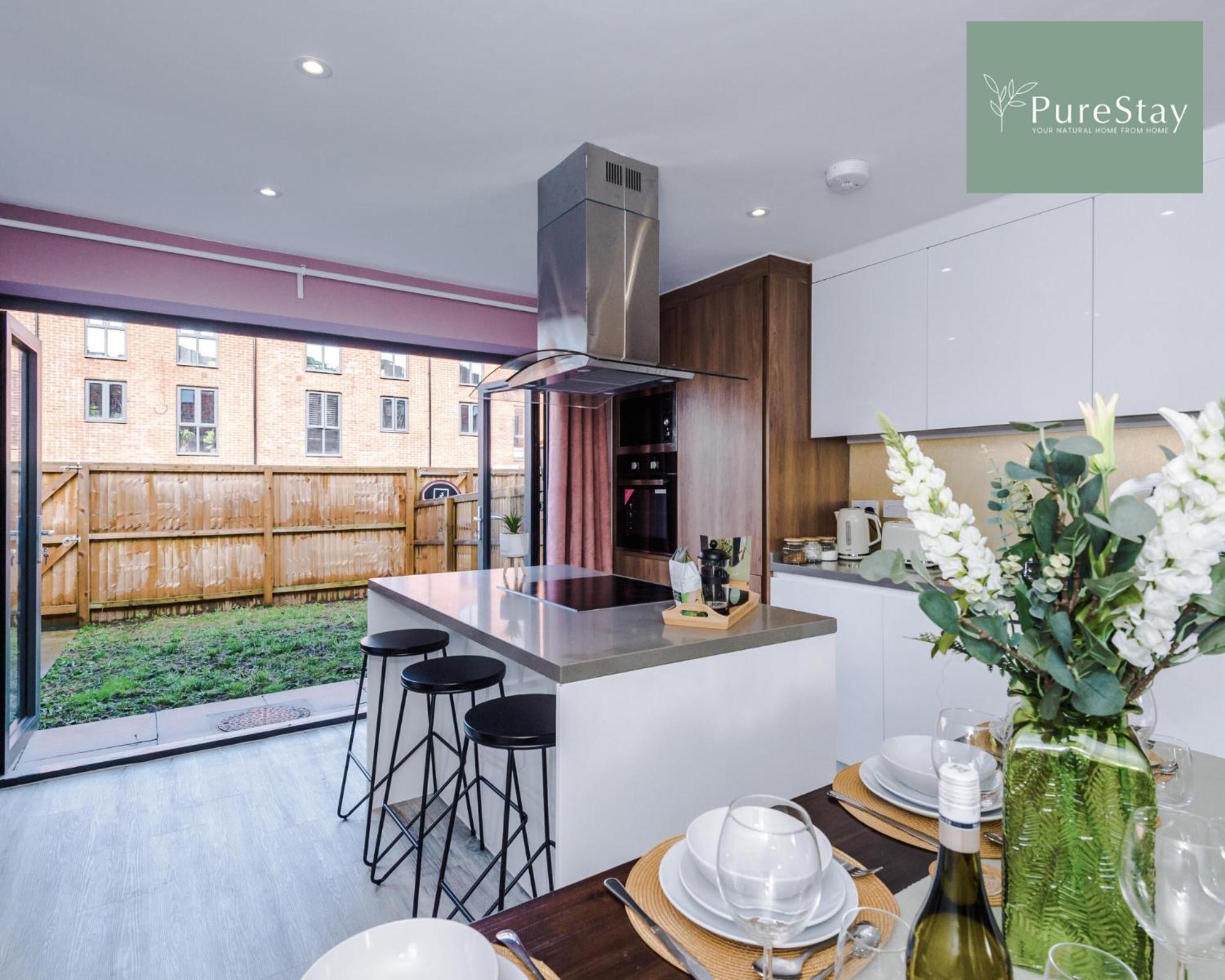 Stunning Five Bedroom Manchester House With Free Parking By Purestay Short Lets & Serviced Accommodation Luaran gambar